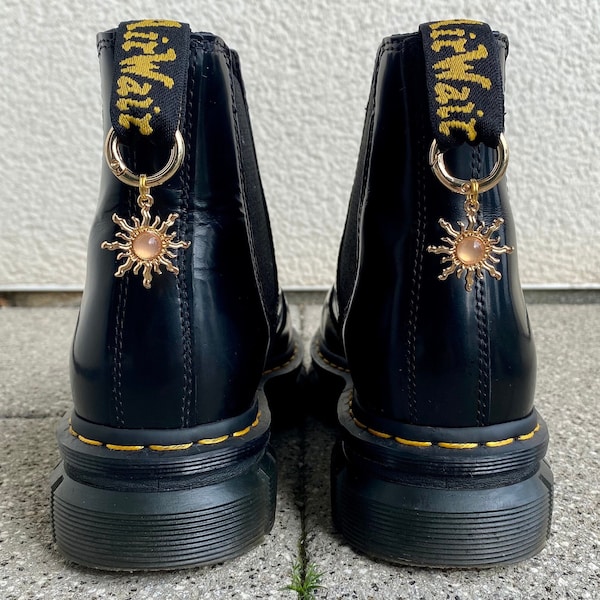 Doc Martens Charms, Schuh Anhänger Sonne, Stiefel Boots Schuhkette, Sonnen Charm, Grunge Punk Gothic Charm, Shoe Accessoires, Gold Schmuck