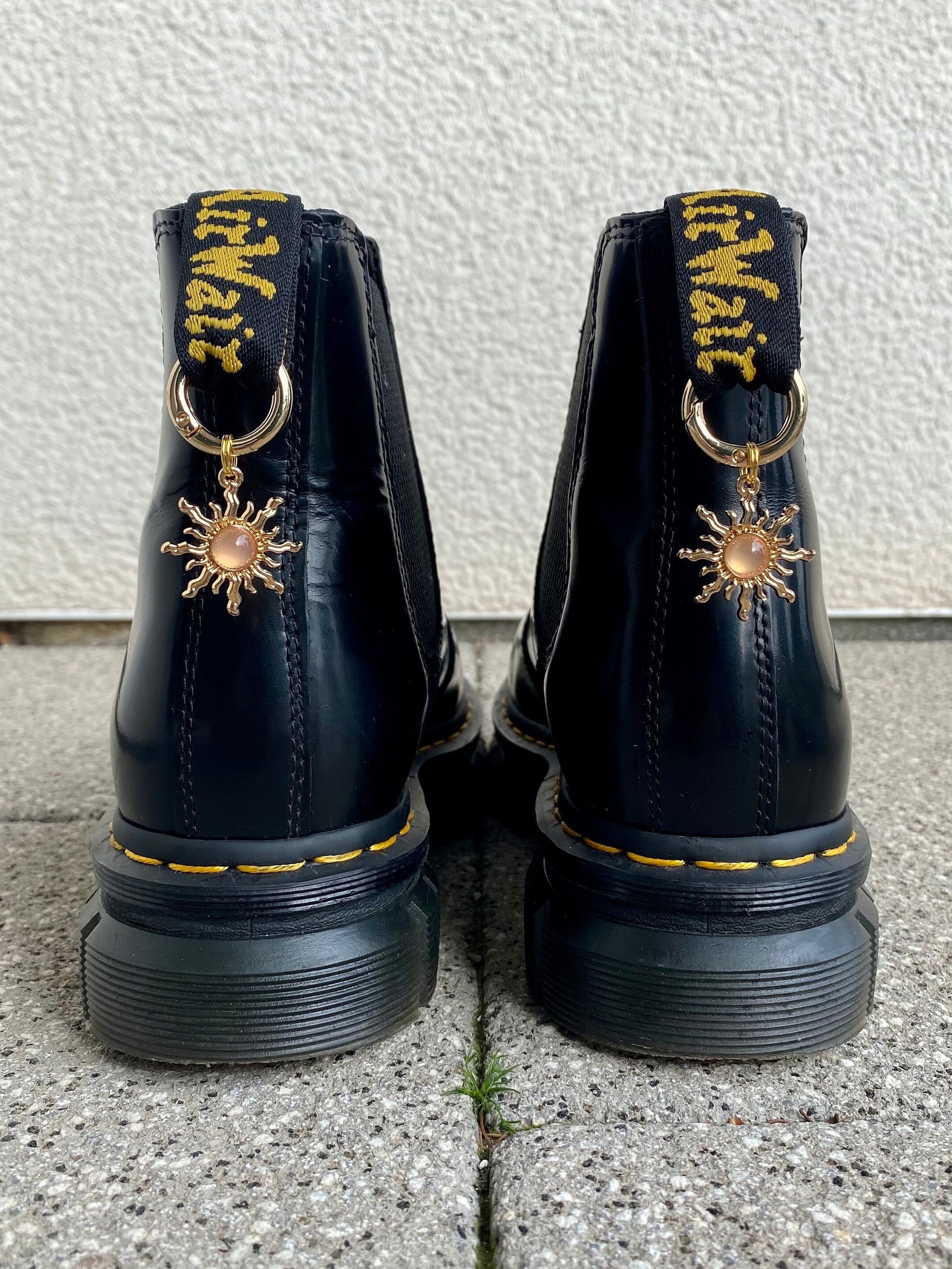 Doc Martens Charms, Schuh Anhänger Sonne, Stiefel Boots Schuhkette