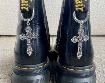 Doc Martens Charms, Schuh Anhänger Kreuz, Stiefel Boots Schuhkette, Kreuz Charm, Grunge Punk Gothic Charm, Shoe Accessoires, Silber Schmuck