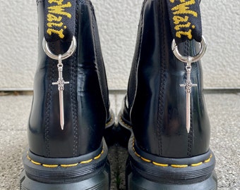 Doc Martens Charms, Schuh Anhänger Schwert, Stiefel Boots Schuhkette, Motten Charm, Grunge Punk Gothic Charm, Schuh Accessoires Silber, Set