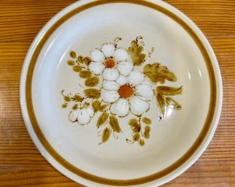 Vintage 1970s Japanese Ceramic Plate – Mountain Wood Collection – Beige Botanical Design – Rustic Stoneware Dinnerware
