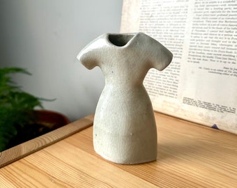 Keramikvase oder Dekor von einem Künstler namens Julie S. Einzigartiges Design, Geschenk, Kunstwerk, Mini-Skulptur, dekorativ