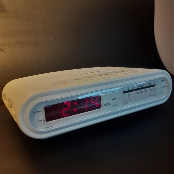 Realistic, Chronomatic 253 Digital Clock Radio FM/AM with Alarm