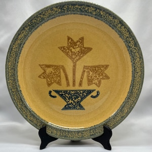 Pfaltzgraff America Vase Dinner Plates, Two Pfaltzgraff America Plates, Pfaltzgraff Spongeware Dinner Plates, America Pfaltzgraff Dishes