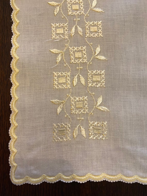 Embroidered Table Runner, Yellow Table Scarf, Dresser Scarf, Vintage  Embroidered Table Runner - Etsy