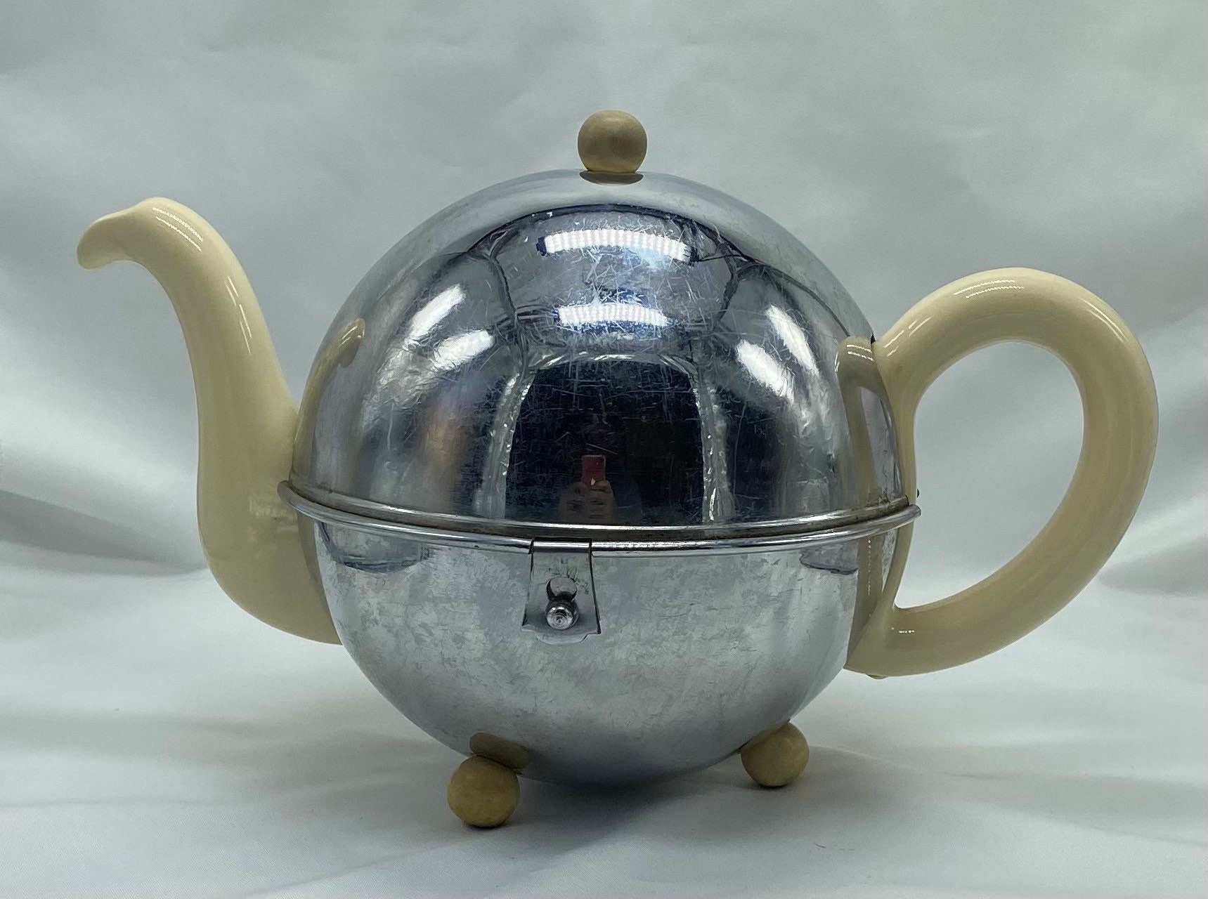 This metal teapot that gets extremely hot when tea is brewing even the  handle : r/CrappyDesign