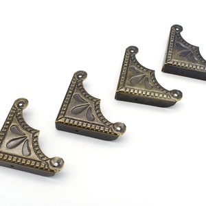 40mm Antiek Brons Vintage Doos Hoekbeschermer Driehoek Metalen Doos Decoratieve Rand Veiligheidsbeschermer voor Tafel Koffer Kast Kofferbak - 12st