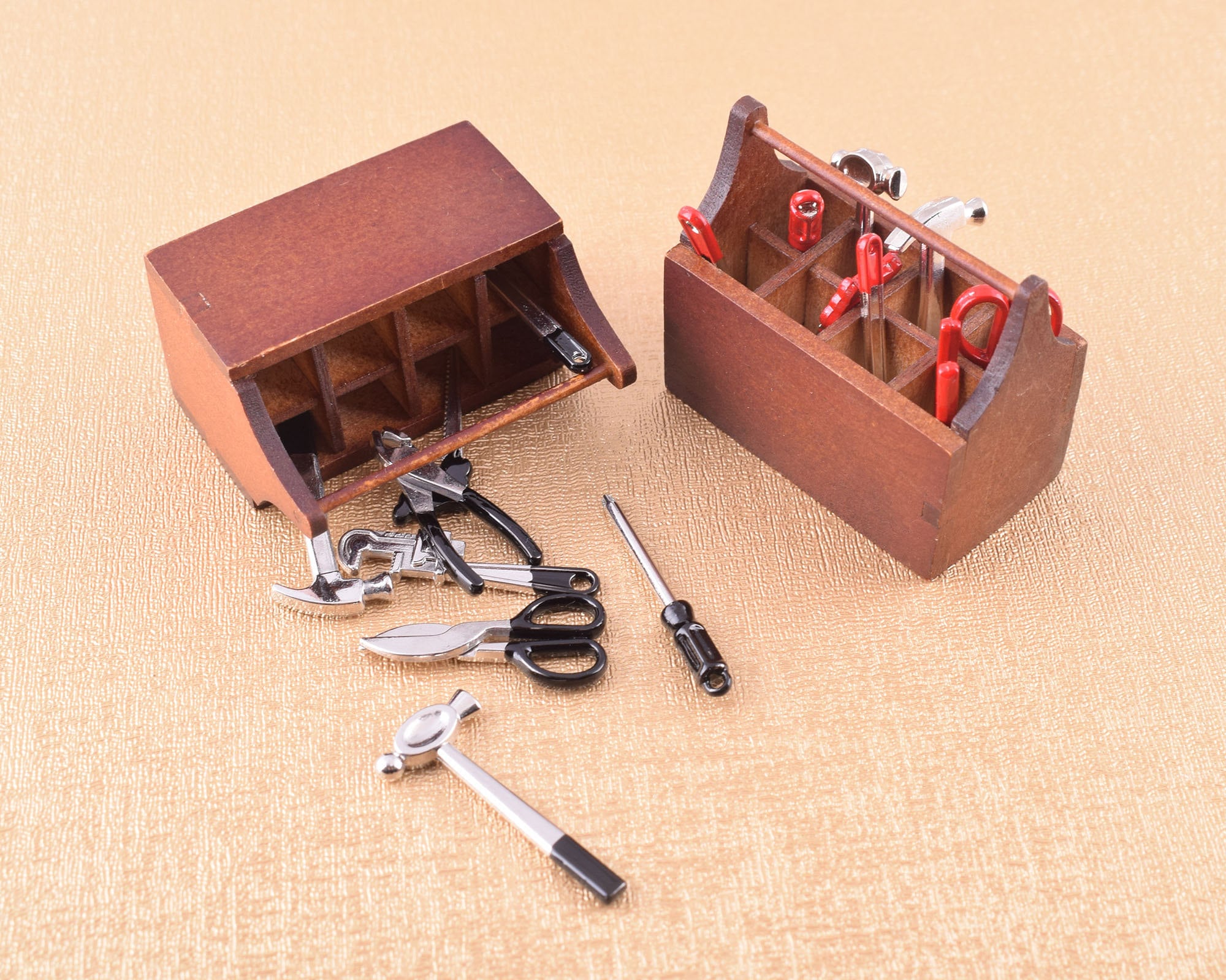 Mini kit de herramientas, modelo de herramienta, herramienta en miniatura  de casa de muñecas, negro / rojo metal llave martillo tamaño modelo, caja  de herramientas de madera, piezas juguetes pasatiempos regalo 