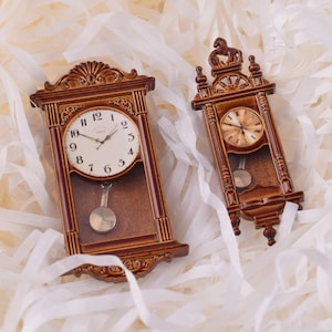 Handmade Miniature clocks Wooden Vintage Clock Mini Photo prop Tiny Dollhouse decoration Doll Furniture Dollhouse Artisan Photography DIY