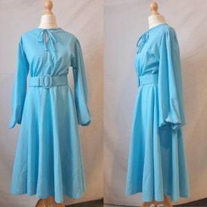 Vestido skatista Berkertex azul céu com manga balão dos anos 1970