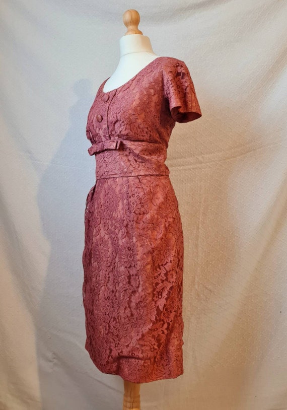 1950s Handmade Salmon Pink Lace Wiggle Dress - image 3