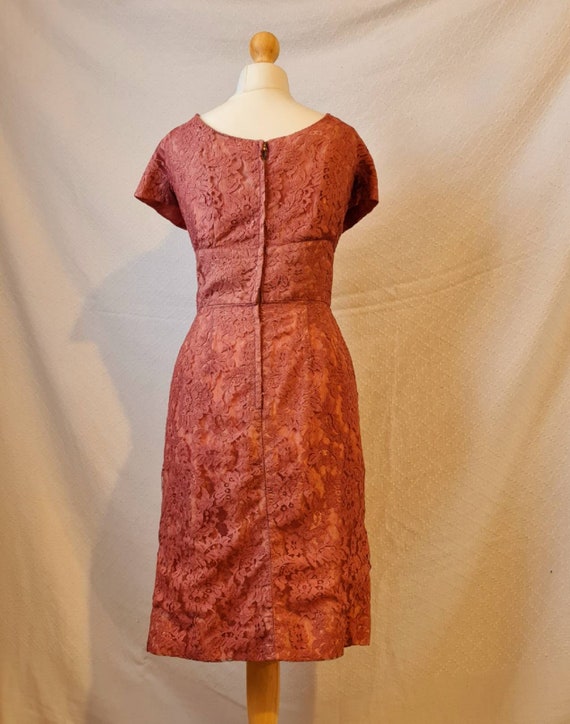 1950s Handmade Salmon Pink Lace Wiggle Dress - image 4