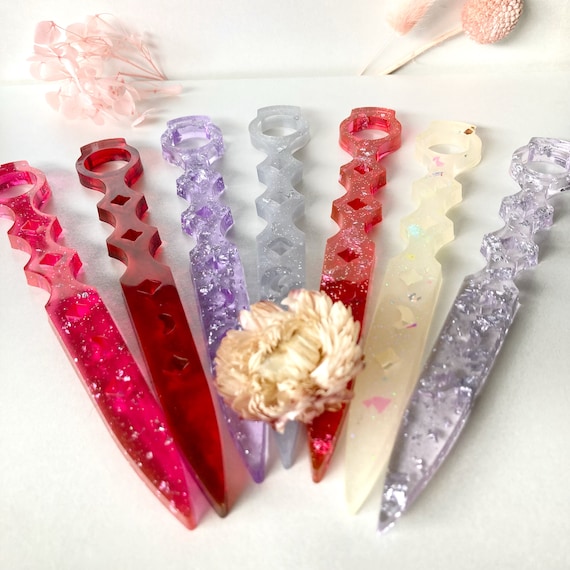 Resin wand / glitter and mica pigment / sea shells / sailor moon theme / Home decor / Cute gift for her / Witch, gothic gift / Kawaii gift