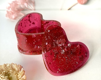 RESIN Trinket box with lid / Jewelry box with lid / crystal dish / 3d heart with wings / mother's day gift / Gothic box / Birthday present