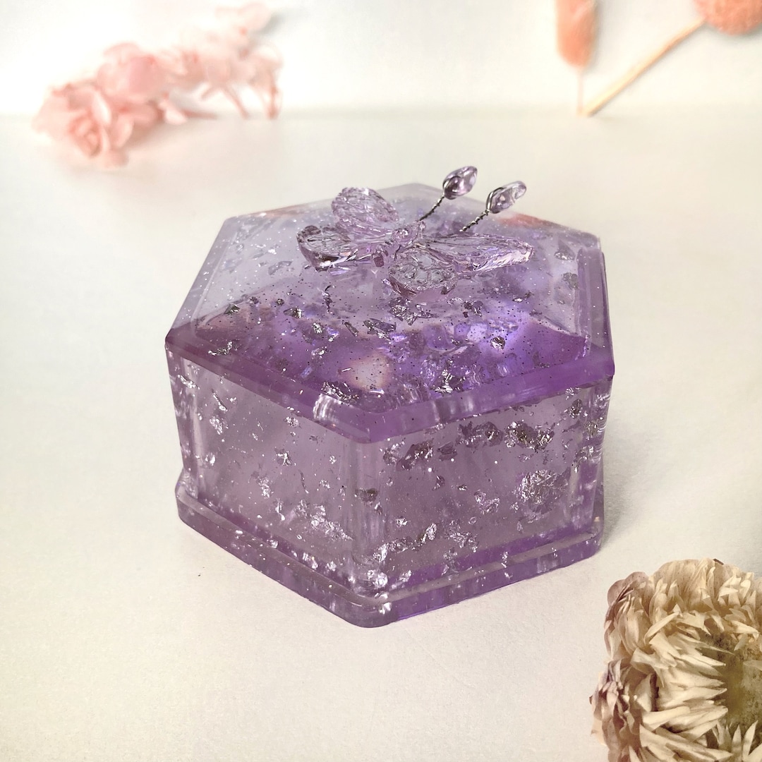 RESIN Trinket Box With Lid / Flower on Lid / Crystal on Flower ...