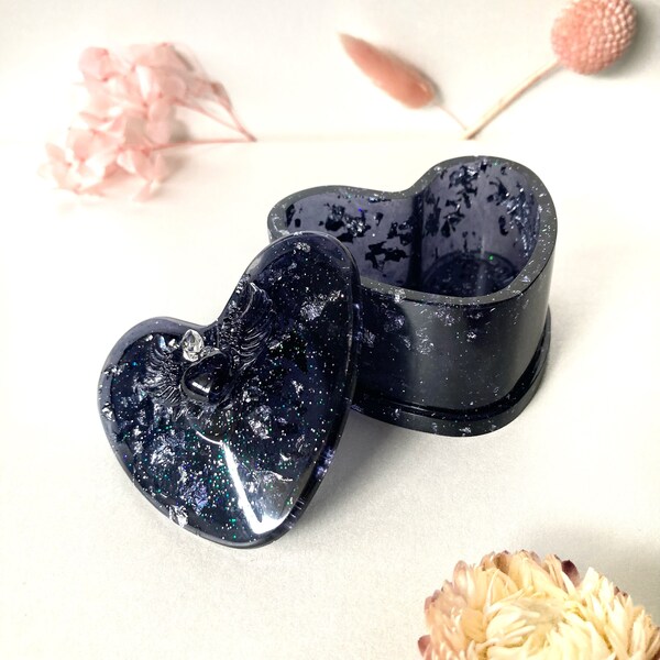 RESIN Trinket box with lid / resin Jewelry box with lid / silver flakes glitter / crystal dish / 3d heart with wings on lid / sailor moon