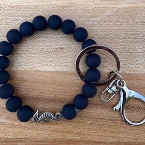 Llavero elástico de pulsera azul marino con tarjetero de crucero, pulsera con vida marina, pulsera con cuentas de caballito de mar