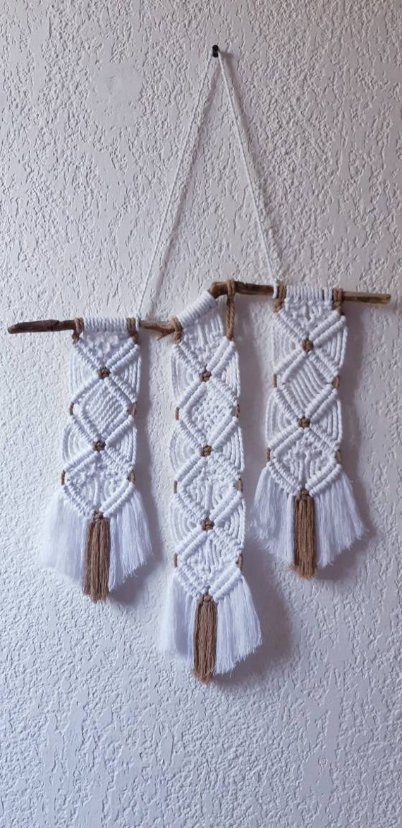 Petite Décoration Murale Faite-Main Par Mes Soins en Macramé 100% Coton Recyclé.
