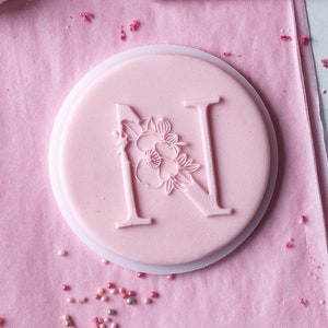 Estampado de letra N floral, sello de galleta, decoración de pasteles, glaseado de fondant.