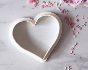 Heart shaped, cookie biscuit cutter, fondant, cake decorating, icing.