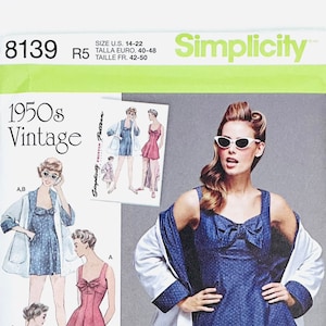 Simplicity 8139 - Misses&#39; Vintage Bathing Dress and Beach Coat, Size (14-22)