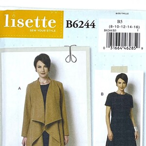 以下が含まれることがあります： ドレープカラーのロングブラウンコートとショートブラックドレスの縫製パターン。パターン名は「リゼット」で、番号はB6244。パターンはサイズ8-10-12-14-16用です。