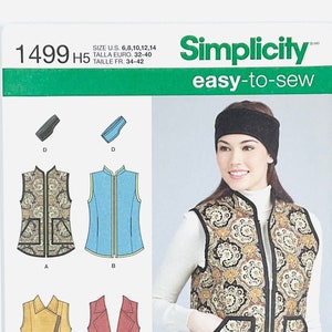 Może przedstawiać: Wzór szycia Simplicity numer 1499 H5, łatwy w szyciu, dla rozmiarów US 6, 8, 10, 12, 14, Euro 32-40 i Francuski 34-42. Wzór zawiera instrukcje szycia kamizelki z zamkiem błyskawicznym i opaski na głowę. Kamizelka ma wzorzystą tkaninę ze złotymi akcentami. Opaska na głowę jest czarna.