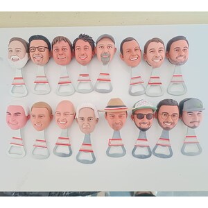 カスタマイズされたボトルオープナー、ボブルヘッドボトルオープナー、ビールボトルオープナー、カスタマイズされたウェディングボトルオープナー、ベストマンブライズメイドギフト