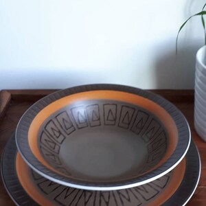 Vintage 1970&#39;s Electra Stoneware Serving Bowl and Platter Athena Pattern