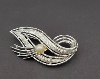 Vintage Coro Silver Colored Brooch With Single Pearl