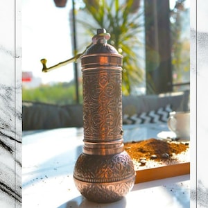 Manual Coffee Grinder, Pepper Mill, Copper Casting, Hand Mill, Authentic Products, Hand Engraved Copper, Spice Mill, Metal Hand Mill, Rustic