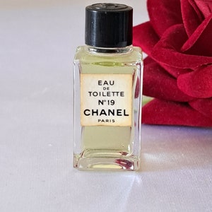 Chanel no 19 vintage - Etsy Nederland