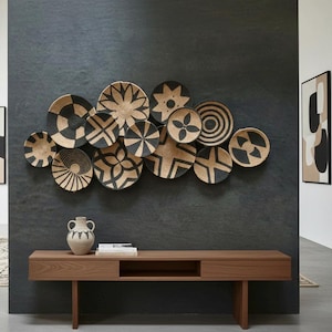 Großes Boho Wandkorb-Set: Dunkelgraue Korb-Teller, afrikanisches Dekor