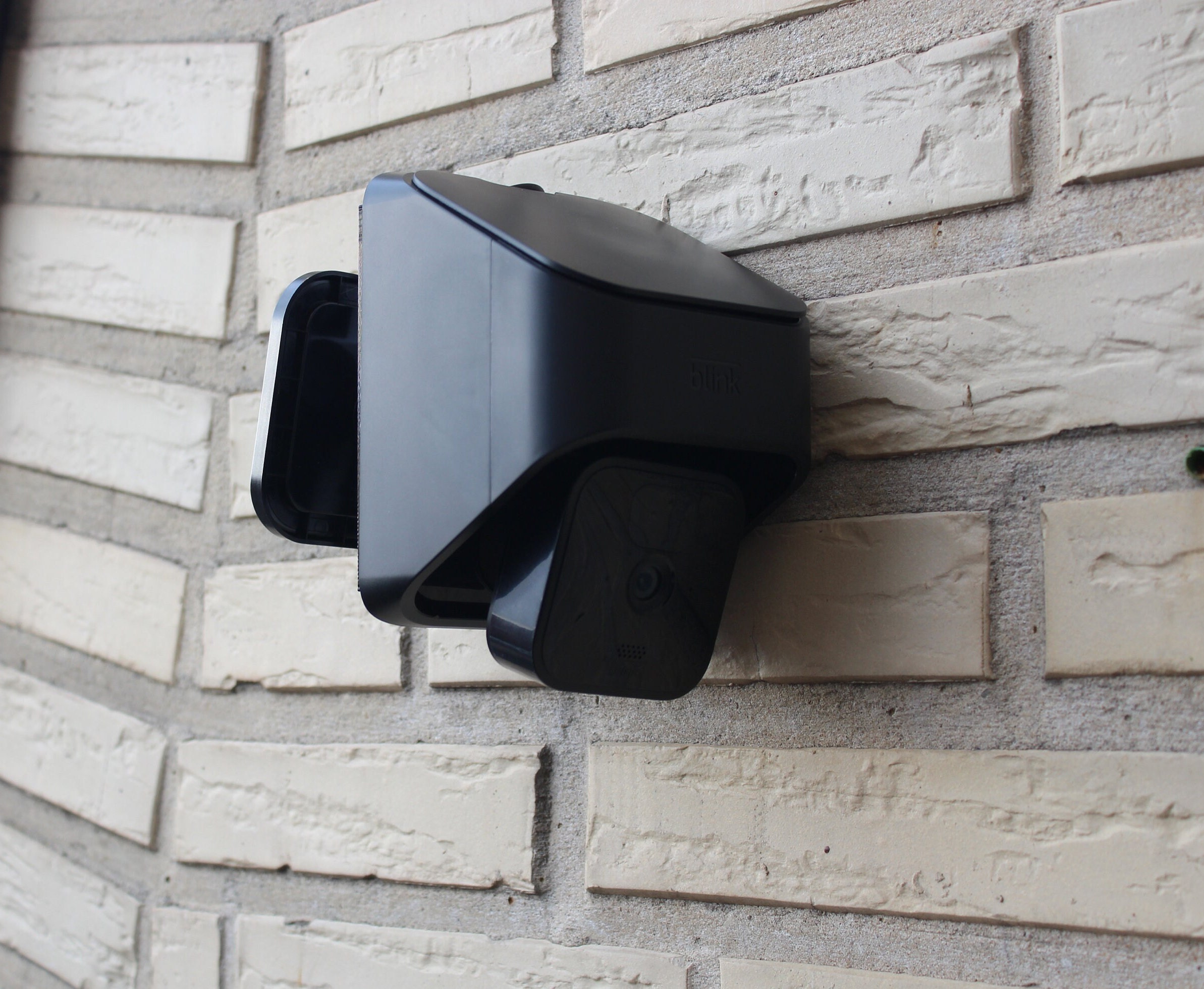 blink solar panel charging mount