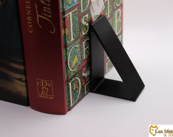 Bookend bookend triangle socket