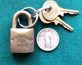 New York, New Haven and Hartford ( NYNH H RR ) Small Signal Department Padlock 2 Original Keys