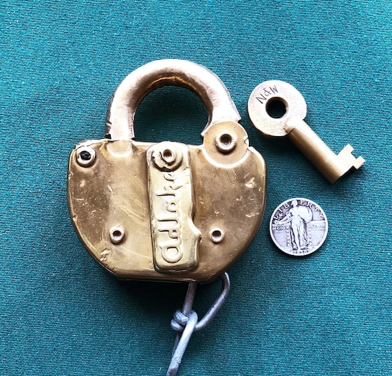 大きめ ビンテージ N&W 鉄道 Padlock with chain Penn Central RailRoad, Adlake Lock with Chain and Key, Mint