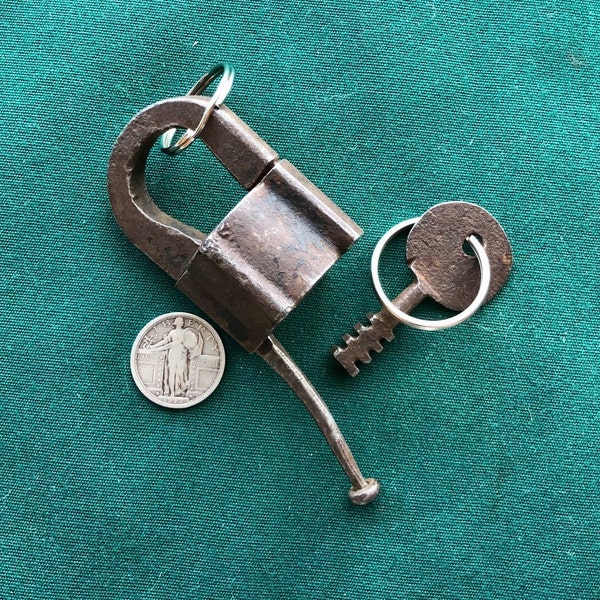 Antique Cast Iron RAT TAIL Polhem Style Scandinavian Padlock + 1 Operable Key – Mid/Late 1800s – RARE