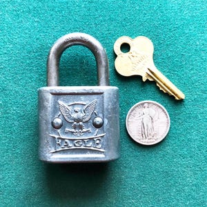Vintage Cast Iron EAGLE Pin Tumbler Padlock + 1 Original Eagle Lock Company Key – 1930s
