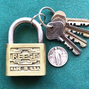 Vintage United States Navy USN Brass Padlock + 4 Operable Keys – REESE – Rare