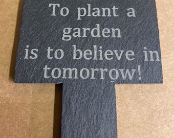 Plantar un jardín es creer en el mañana, placa de pizarra, jardinería, grabado con láser, regalo