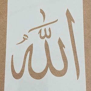 Op de afbeelding: Witte sjabloon met het Arabische woord "Allah" in een decoratief schrift.