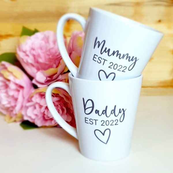 Mummy and daddy mugs with heart - Minimalist gift for new mummy and daddy - Mug set for New parents - Baby shower gift idea for couple