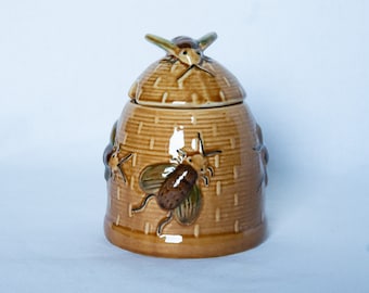 Ceramic honey pot