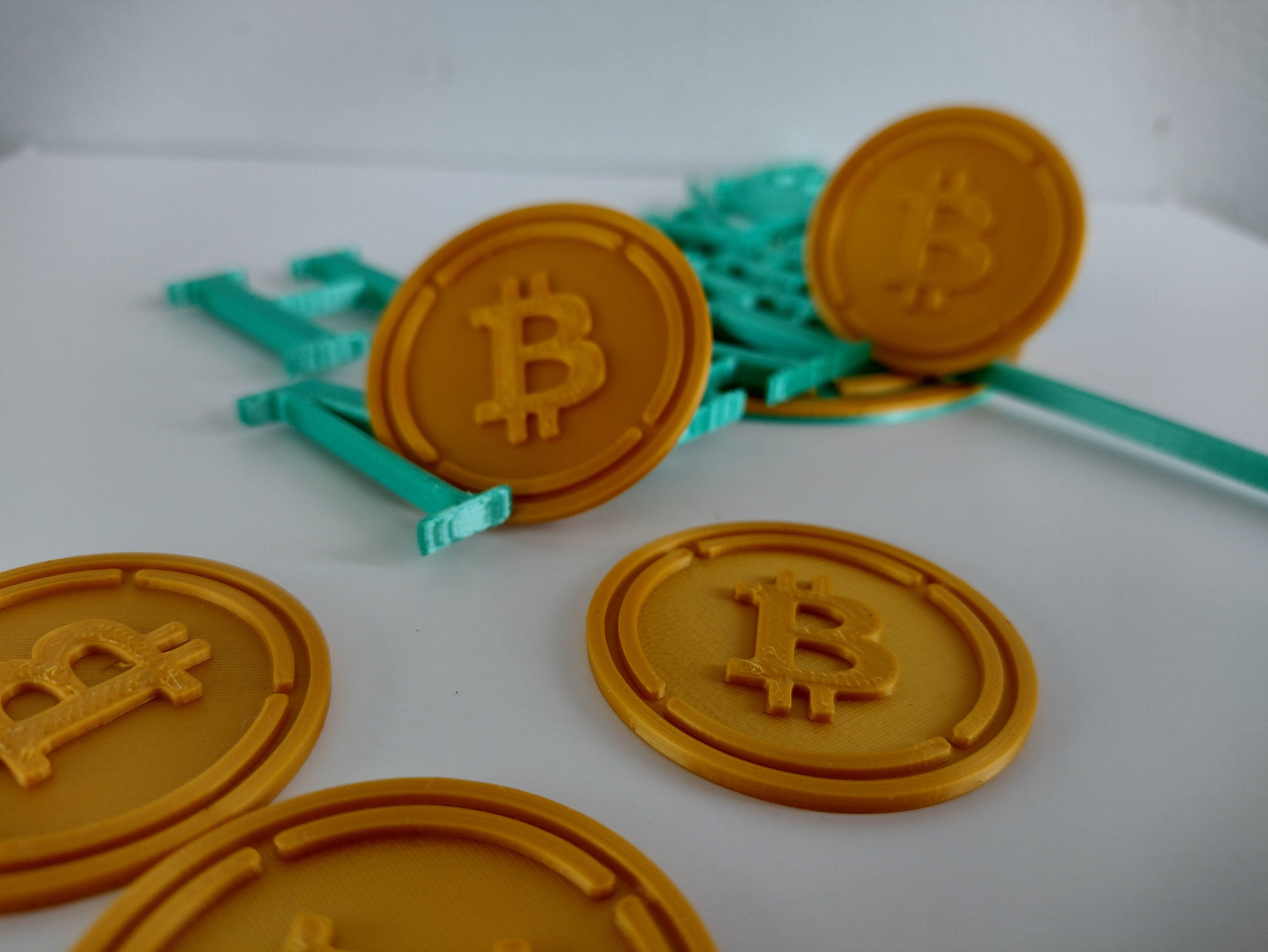パーソナライズされたビットコインバースデーケーキトッパーセット：3DプリントPLAコイン - Etsy 日本
