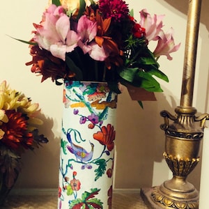 9 inch tall Beautiful textured floral glass vase
