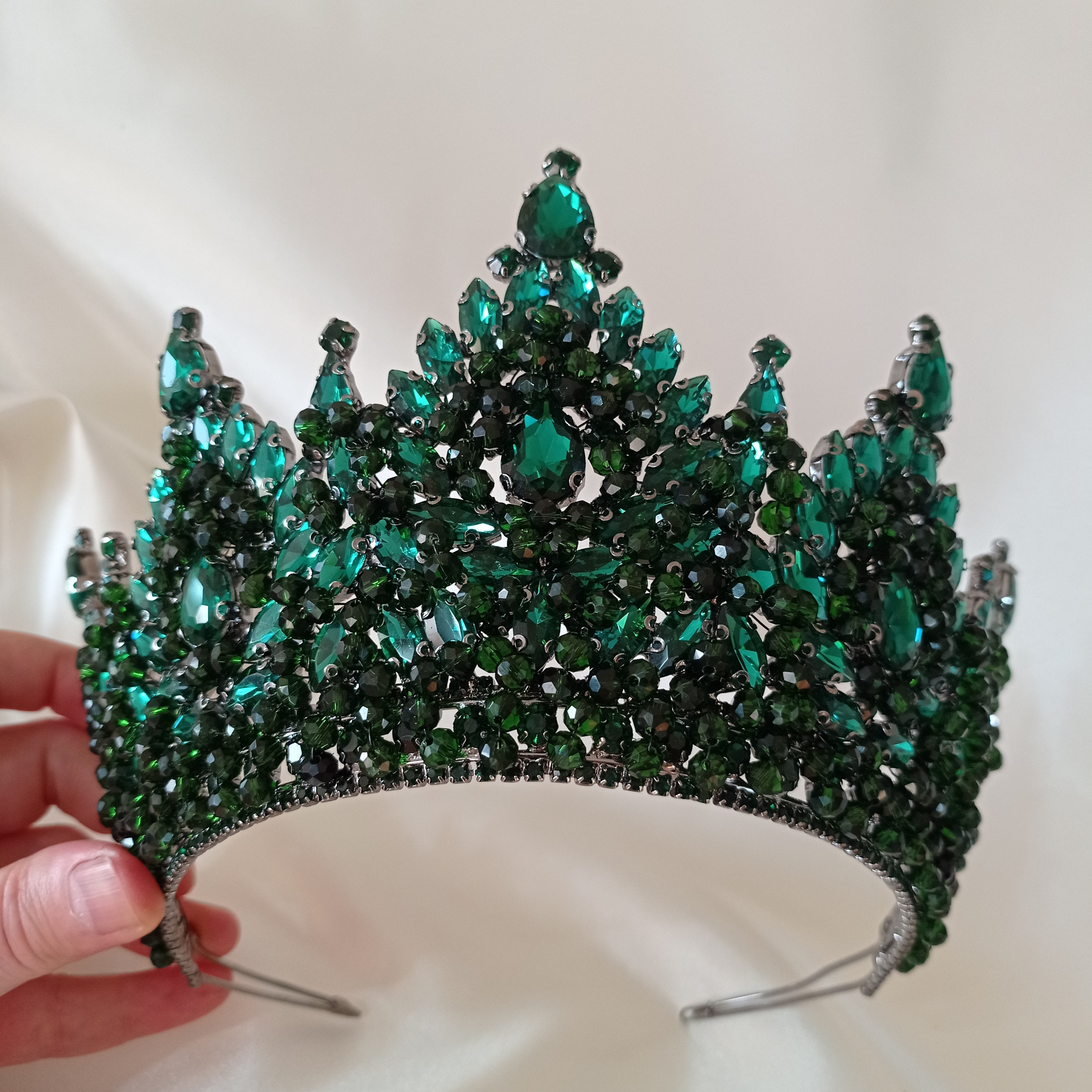 Green Crystal Tiara Crown for Women Girls Birthday Party Queen Princess Amazon.com: CURASA Green Tiaras for Women Gold Green  main image 2