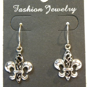 Vintage Silver tone Fleur De Lis Earrings