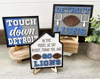 Detroit football mini signs, Go Lions, thank you sign, in this house, touchdown, football fan