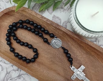 Coroncina del Volto Santo in argento o ottone con perline di legno nero